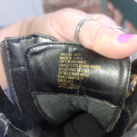 3.5 inch heeled studded black ankle booties size 8.5 - Picture 10 of 10